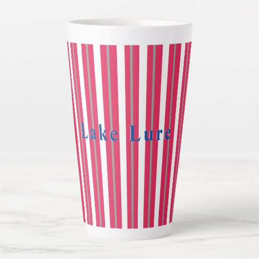 Speciaal meer of bleekrood gestripte afkorting latte mok (Voorkant)