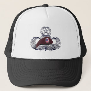 Speciaal ontworpen baret op Airborne Wings s Trucker Pet