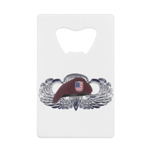 Speciaal ontworpen baret op basis Airborne Wings Kredietkaart Flessenopener