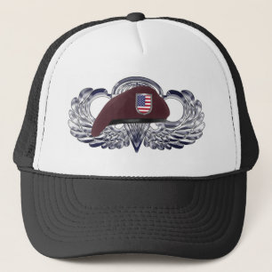Speciaal ontworpen Beret op Basic Airborne Wings Trucker Pet