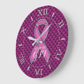 Speciaal roze lintbewustzijn op een grote klok (Hoek)