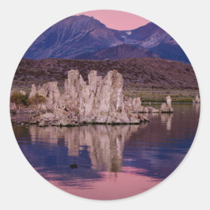 Spectaculair Mono Lake in de schaduw Ronde Sticker