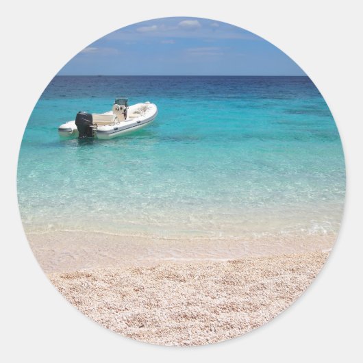 Speedboot in het blauwe zee ronde sticker (Voorkant)