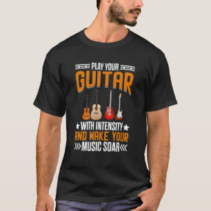 Speel op je gitaar met intensiteit en maak je musi t-shirt