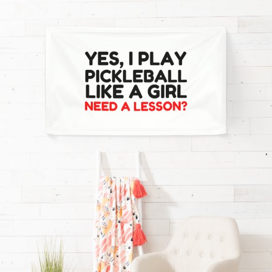 Speel Pickleball als een meisje dat les nodig heef Spandoek (Insitu)