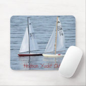 Speelgoed-zeilboten Muismat door MaddyLane Design (Met muis)