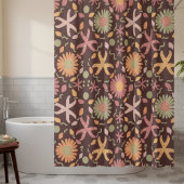 Speelse bloemen en zeesterren op chocolade bruin douchegordijn