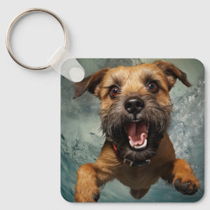 Speelse hond zwemmen onder water ontwerp sleutelhanger