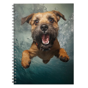 Speelse Hond Zwemt Onderwater Ontwerp Notitieboek
