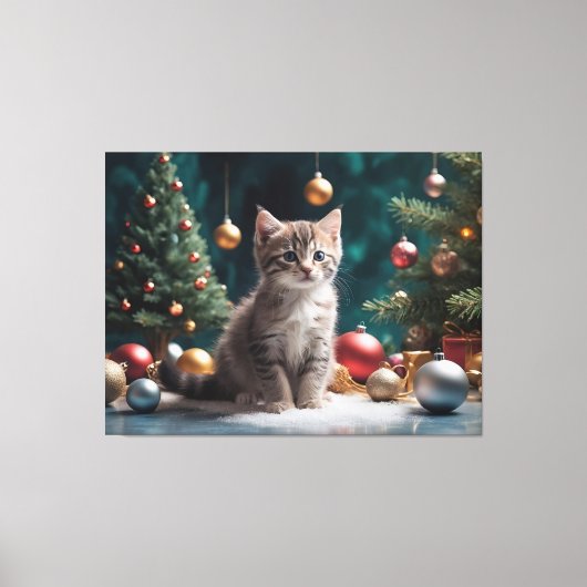 Speelse Kerstkitten bij de boom met Ornament Canvas Afdruk (Voorkant)