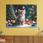 Speelse Kerstkitten bij de boom met Ornament Canvas Afdruk (Insitu (Woonkamer))