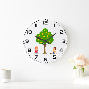 Speelse kinderen zittend onder een appelboom grote klok