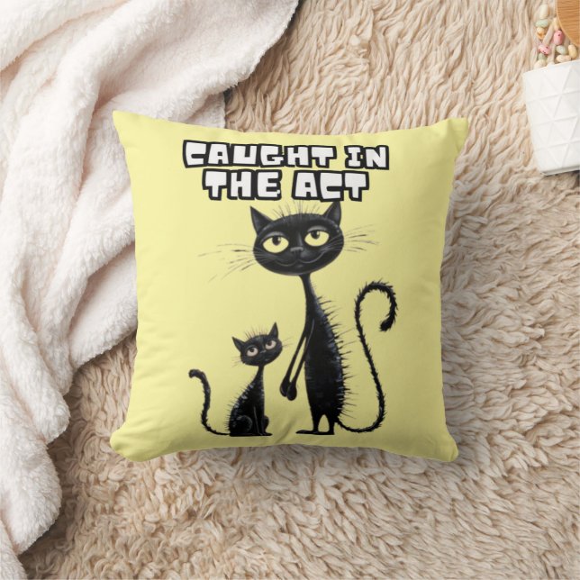 Speelse partners: Black Kitten en haar Sidekick Kussen (Deken)