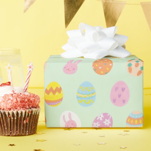 Speelse Pastel Easter Eggs & Bunnies Spring Green Cadeaupapier (Verjaardagsfeest)