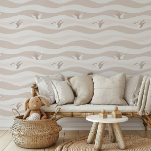 Speelse Pinguïns in zachte golven - Beige en Wit Behang
