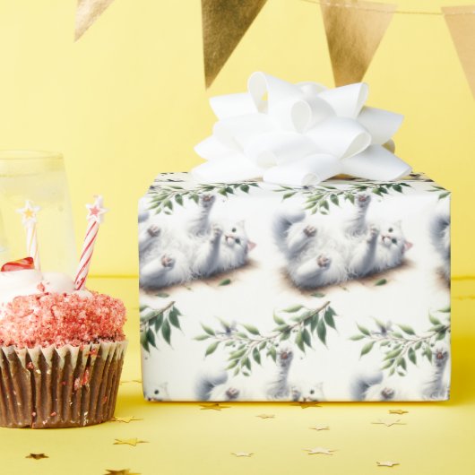 Speelse witte kat met boomtak cadeaupapier (Verjaardagsfeest)