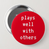 Speelt goed met andere rode Button (Voorkant /achterkant)