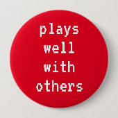 Speelt goed met andere rode Button (Voorkant)