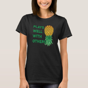 Speelt goed met anderen ondersteboven ananaspoly t-shirt