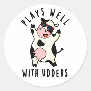 Speelt goed met Udders Funny Koe Pun Ronde Sticker