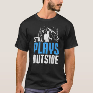 Speelt nog steeds buiten de wandelwieg t-shirt