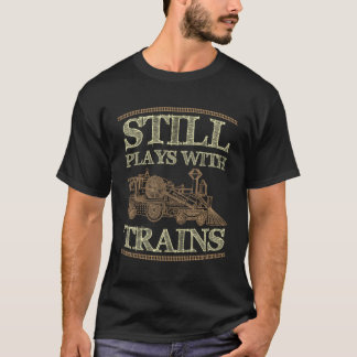 Speelt nog steeds met treinen trein spoorweg t-shirt