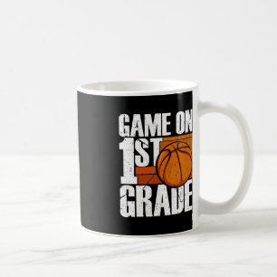 Spel op 1e klas basketbal terug naar school eerst koffiemok
