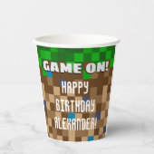Spel op Pixelated Grass Block Gaming Verjaardag Sq Papieren Bekers (Voorkant)