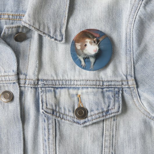 SPELD/BUTTON MET ROTSPELD RONDE BUTTON 5,7 CM (In situ)
