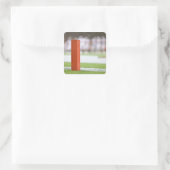 Spelers op de achtergrond. vierkante sticker (Tas)