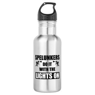 Spelunkers doen het met licht erop waterfles