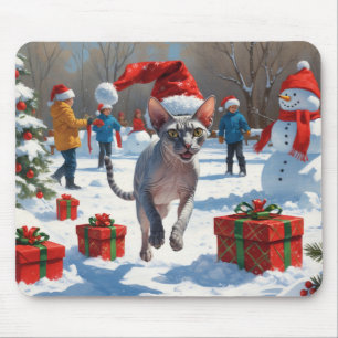 Sphynx kat loopt in de sneeuw met kerstmuts muismat