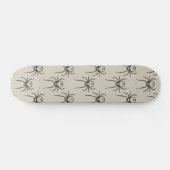 Spider - Bone White en Bat Black Skateboard (Horizontaal)