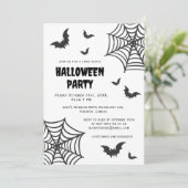 Spider Web Bat Spooky Black White Halloween Party Kaart (Staand voorkant)