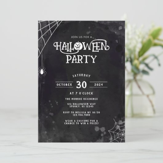 Spider Web Halloween Party Invitation (Debout devant)