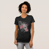 Spiderweb Rozen | Roze Damast Gotische Halloween T-shirt (Voorkant volledig)