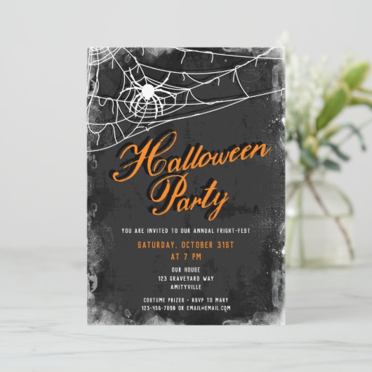 Spiderweb + Script Vervallen Halloween Party Kaart (Staand voorkant)
