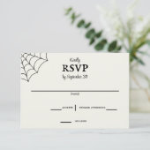 Spiderwebben Black and White Gothic Wedding RSVP Kaartje (Staand voorkant)