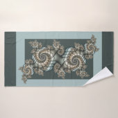 Spirales d'art fractal beige abstrait bleu clair (Serviette de bain)