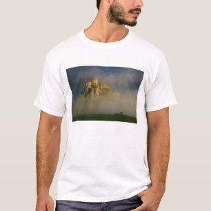 Spissky hrad in mist, Slowakije 2 T-shirt