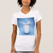 Splash van melk in T-Shirt van Drink van glas (Voorkant)