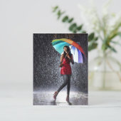 Splashing in de regen briefkaart (Staand voorkant)