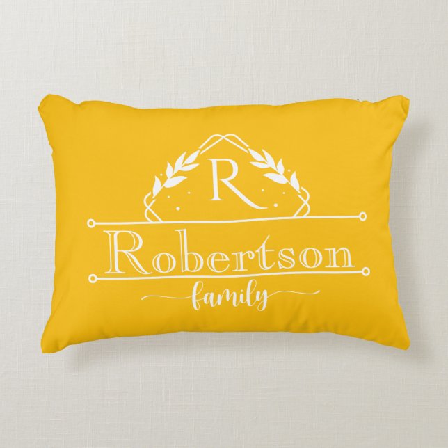 Split Monogram Family Name Yellow Orange Frame Accent Kussen (Voorkant)