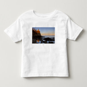 Split Rock Lighthouse bij zonsondergang nabij Two Kinder Shirts