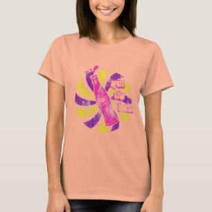 Spoel het T-shirt van de fles af