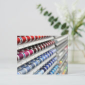 Spoelen van naaigarens briefkaart (Staand voorkant)