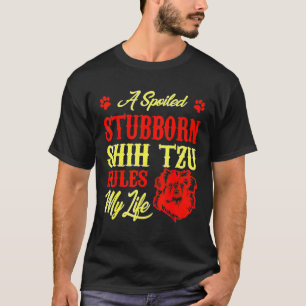 Spoiled stubborn Shih Tzu reguleert mijn leven T-shirt