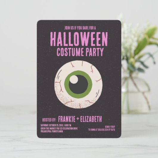 Spook Met Heks Halloween Kostuum Feest Kaart (Staand voorkant)