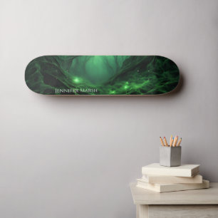Spookachtig donkergroen bos skateboard