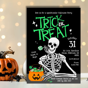 Spookachtig leuk Skeleton Trick-or-Treat Halloween Kaart